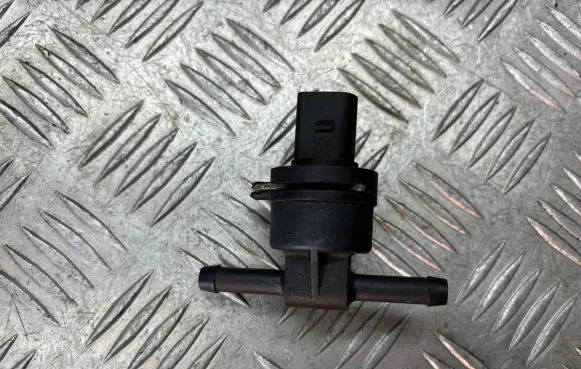 Volkswagen Golf IV Fuel temperature sensor 038906081B