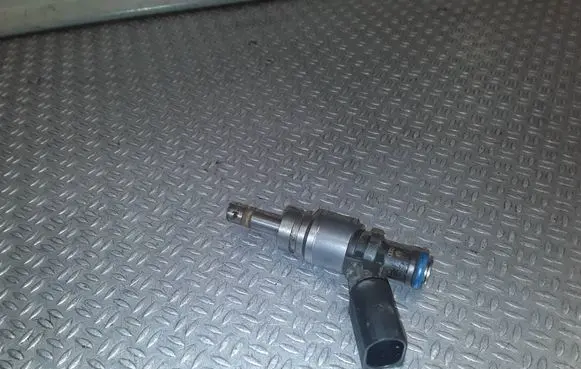 Fuel injector