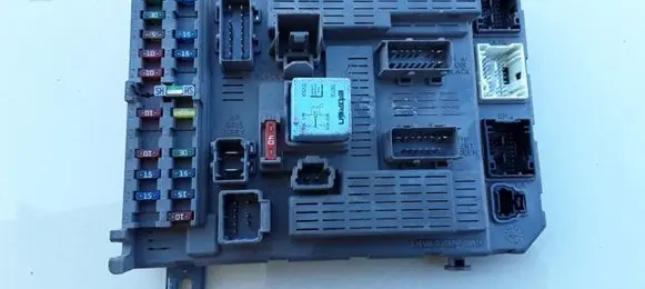 Citroen C5 Fuse module 9637466180 98162200 250102