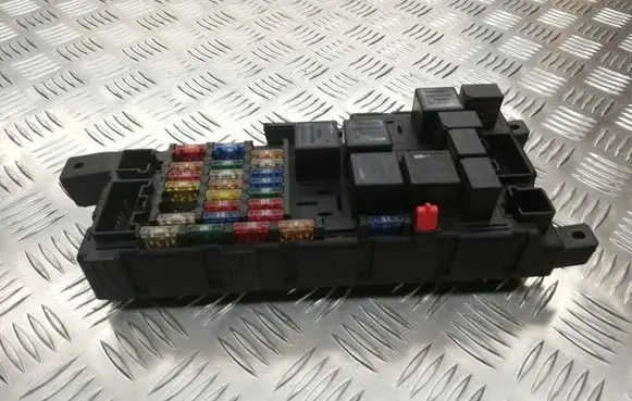 Volvo V70 Fuse module 518717004 8637841