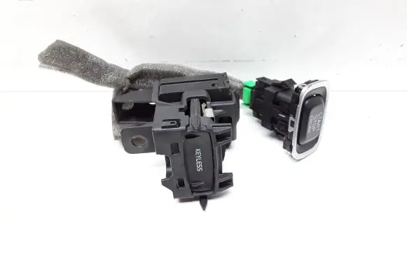 Volvo V40 Ignition lock AH4N15607AE 31334453