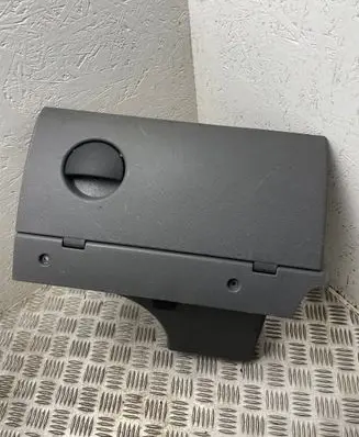 Glove box