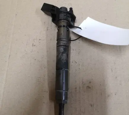 Mercedes-Benz E W211 Fuel injector 0445115027