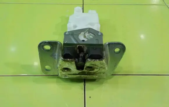 Mitsubishi Outlander Tailgate exterior lock 