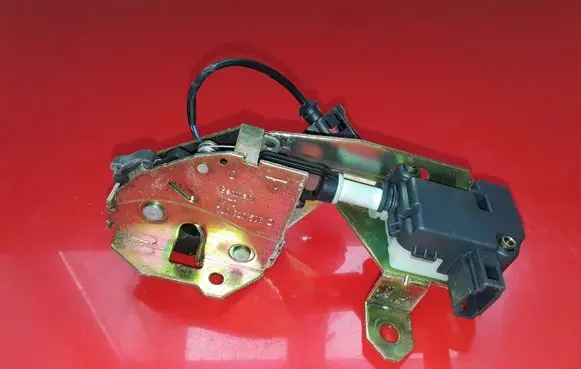 Porsche Cayenne (9PA) Tailgate window lock/catch/latch 7L0827506D