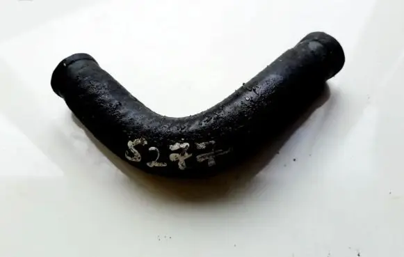 Volkswagen PASSAT B3 Engine coolant pipe/hose