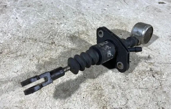 Opel Vectra B Clutch master cylinder 90578481