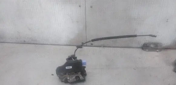 Volkswagen Golf V Rear door lock 7L0839016