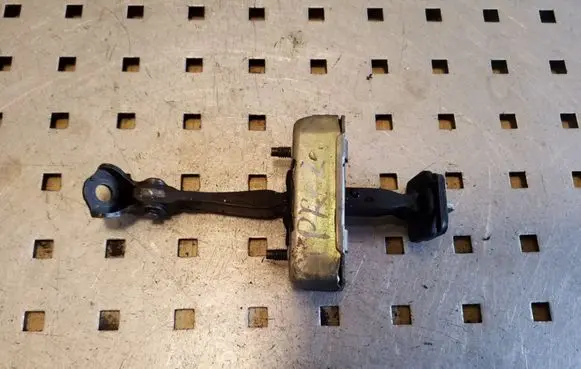 Toyota Avensis T270 Front door check strap stopper