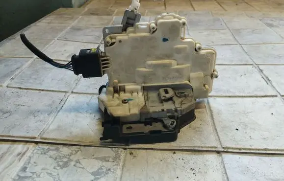 Audi Q7 4L Rear door lock 3C4839015
