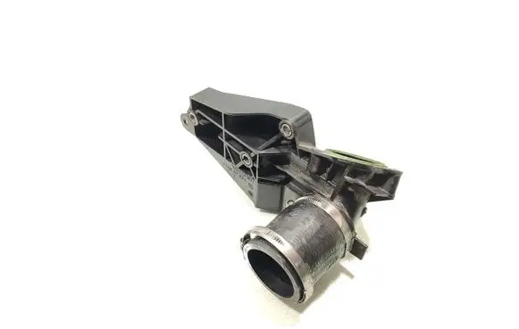 Ford Focus Air intake hose/pipe 1060231S01