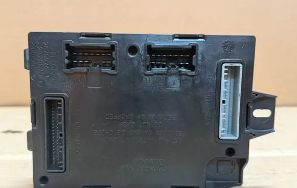 Renault Captur Central body control module 284B17152R 28884686 VP7R1F14B466HC