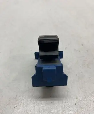 Toyota Verso Electric window control switch 8481005070