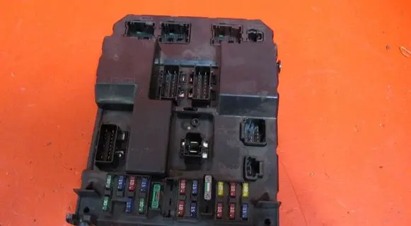 Peugeot 307 Relay mounting block 9651197780