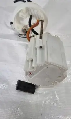 Opel Astra J In-tank fuel pump 13586312