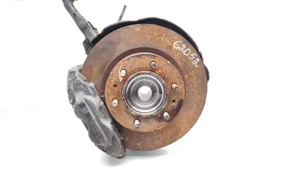 Toyota Hilux VIII Front wheel hub 