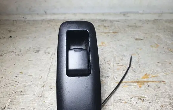 Nissan Qashqai Electric window control switch 25411BR00A