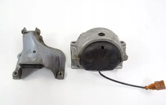 Audi A4 S4 B8 8K Engine mount bracket 8R0199381E 8K0399377