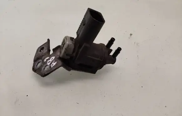 Audi A8 S8 D3 4E Turbo solenoid valve 1K0906283A