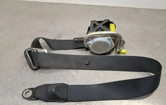 Toyota Avensis T250 Front seatbelt 7322005051 TEAF2EF050P