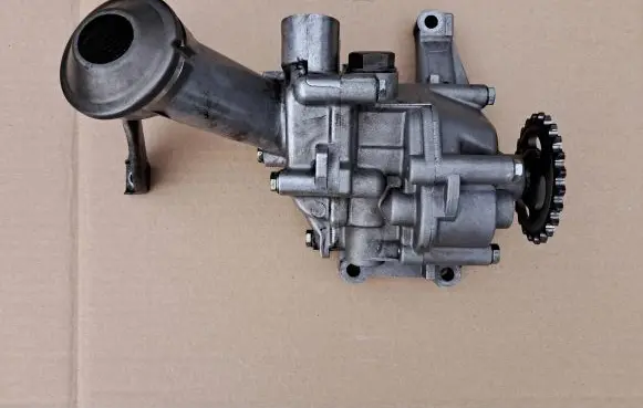 Mercedes-Benz E W124 Oil pump 6051810120