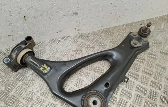 Mercedes-Benz Vito Viano W447 Front lower control arm/wishbone A4473307500