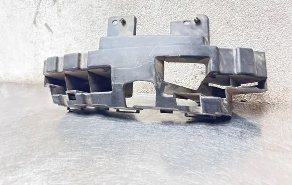 Ford C-MAX I Front bumper mounting bracket 3M5117E856 D2A3B