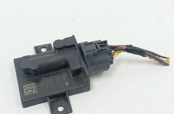 Land Rover Defender Fuel pump relay LK62-9D370-BB