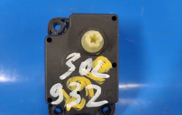 Volvo XC70 Air flap motor/actuator 30676511