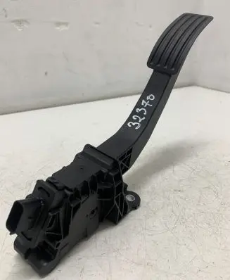 Volvo XC40 Accelerator throttle pedal 32212363 8888768646