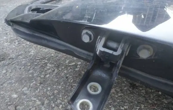 Peugeot 4007 Front door upper hinge