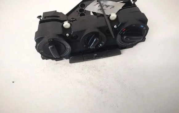 Skoda Octavia Mk2 (1Z) Climate control unit
