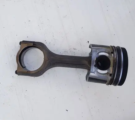 Peugeot 5008 Piston with connecting rod