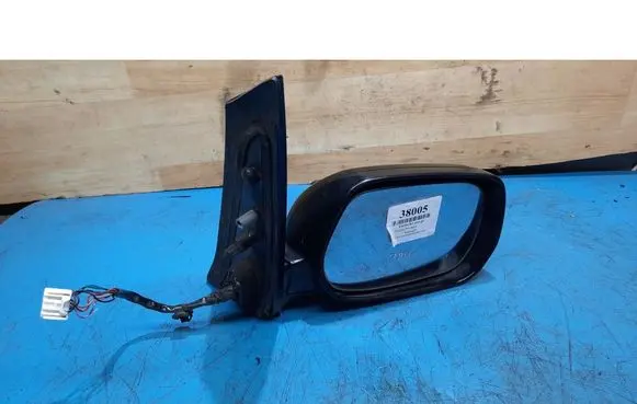 Toyota Avensis Verso Front door electric wing mirror