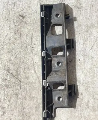Volkswagen PASSAT B6 Front bumper mounting bracket 3C0807184