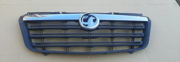 Opel Movano B Front bumper upper radiator grill 623109857R