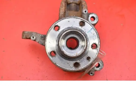 Volvo XC60 Front wheel hub spindle knuckle 7G913K170M