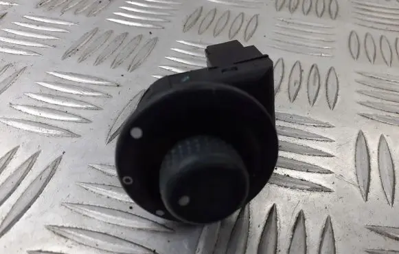 Renault Scenic I Wing mirror switch 7700847433