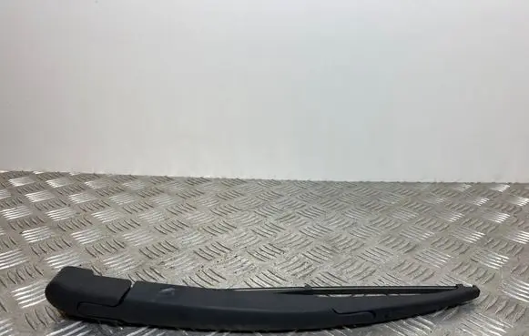 Rear wiper blade arm