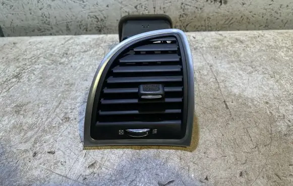 Chrysler 300C Dashboard side air vent grill/cover trim L0203168DX9AF 500123449 101328080BLR