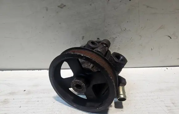 Toyota RAV 4 (XA20) Power steering pump 