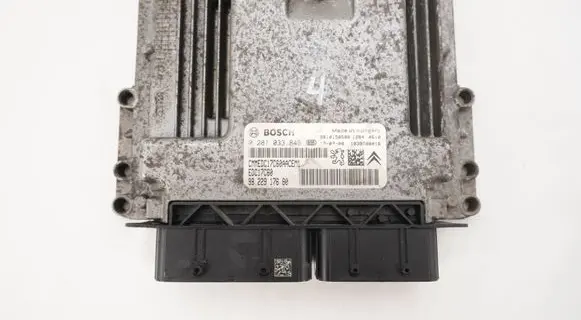 Peugeot 3008 I Engine control unit/module 9822917680 0281033849