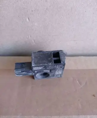 Chevrolet Volt II Airbag deployment crash/impact sensor 13504470 B0231D574