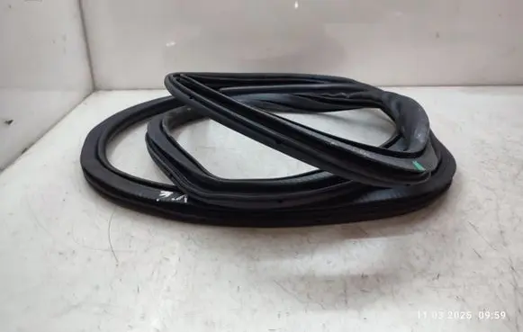 Opel Mokka X Rear door rubber seal (on body) 