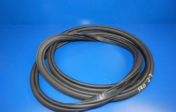 Volvo S90, V90 Front door rubber seal 