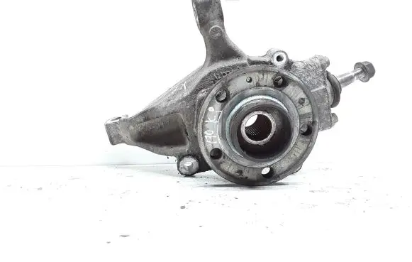 Volvo V70 Front wheel hub spindle knuckle 9461943