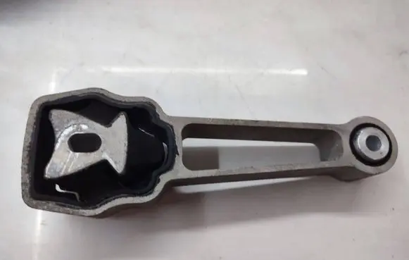 Volvo XC60 Engine mount bracket 