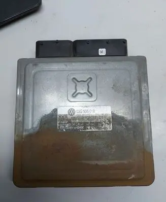 Volkswagen PASSAT B6 Engine control unit/module 03G906018