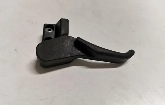 Volkswagen PASSAT B5.5 Engine bonnet (hood) release handle 3B1823533
