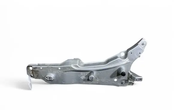 Volvo XC90 Fender mounting bracket 31391778